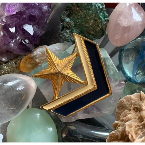 Inspiring Original by Robert Brushed Gold Star pin, Stamped - Picture 4 of 5